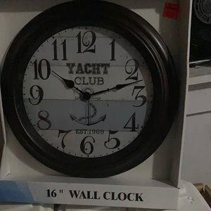 Wall clock brand new inna box